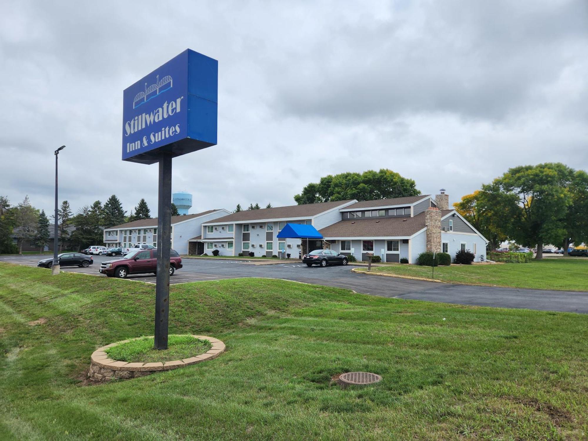 Stillwater Inn & Suites Exterior photo