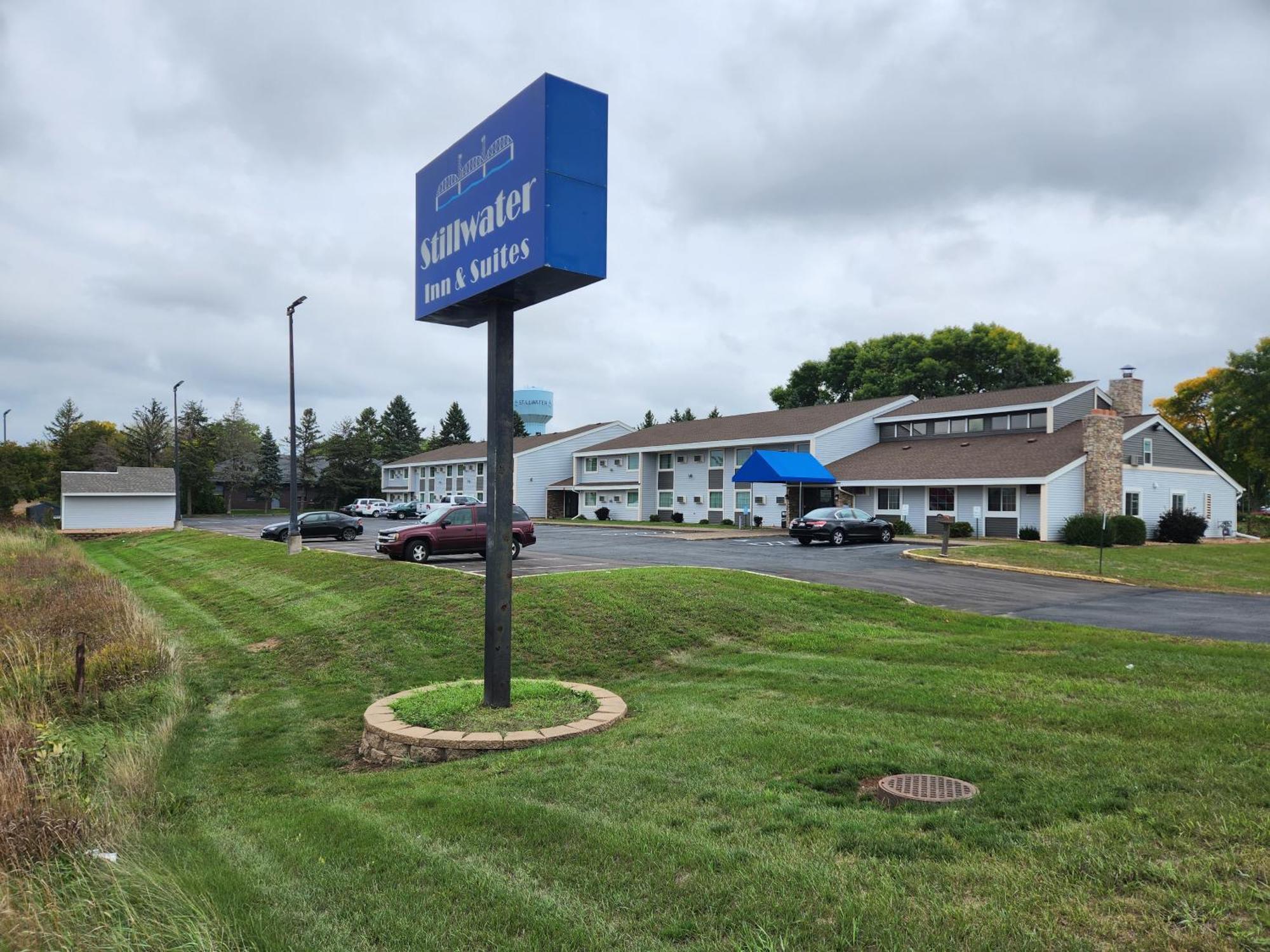 Stillwater Inn & Suites Exterior photo