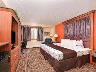 Stillwater Inn & Suites Room photo